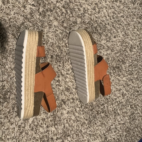 Dirty Laundry platform sandals - Picture 3 of 4